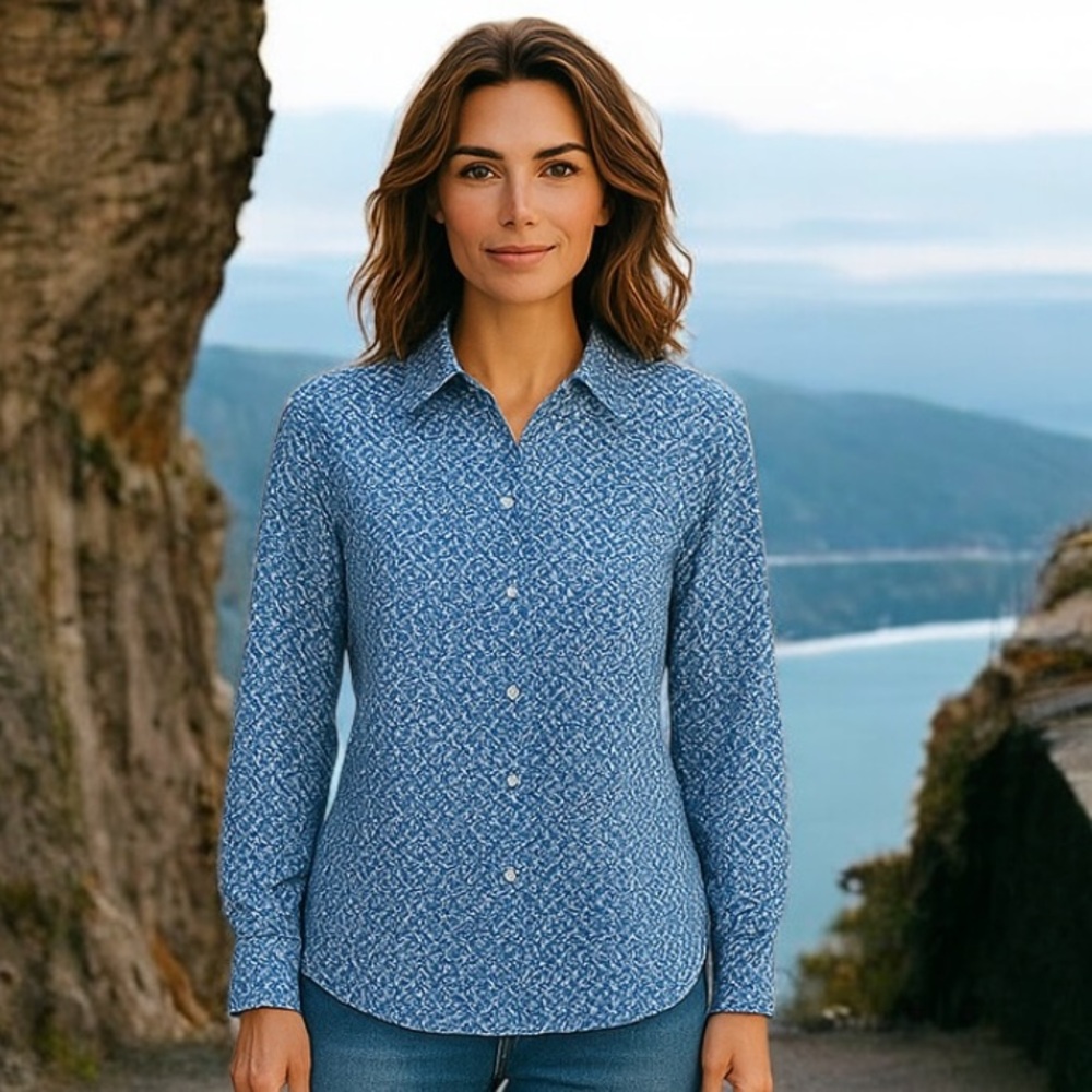 Foxcroft beautiful blue and white design wrinkle free blouse!